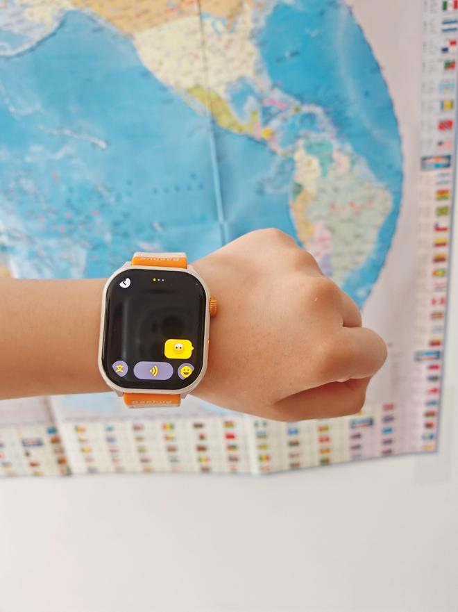 hug宝护光X8青少年电话手表之体验不朽情缘网站可换电操作续航不断Bae(图4)